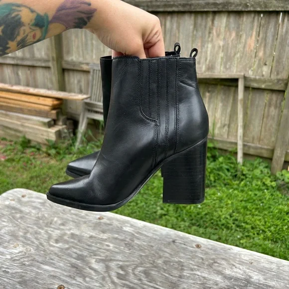 Marc Fisher Alva Black Leather Heeled Bootie‎ size 5.5